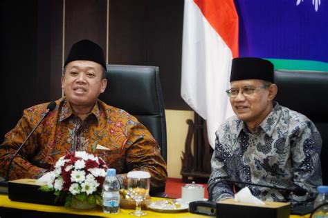 NUSRON WAHID: A Comprehensive Guide to the Indonesian Muslim Scholar and Leader