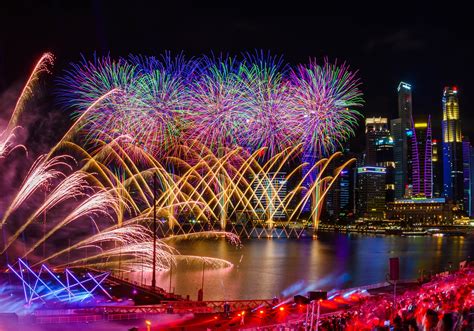 NYE Countdown Singapore 2023: 100,000 Partygoers, 10 Spectacular Fireworks Shows