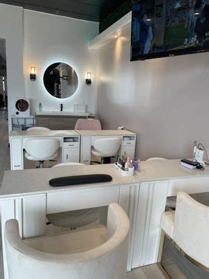 Nail Salon Crystal Lake: 10,001 Reasons to Love It