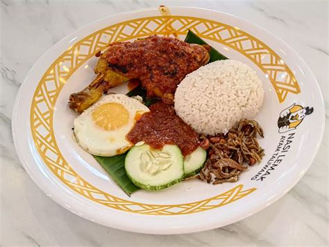 Nasi Lemak Ayam Taliwang: A Savory Symphony of Malaysian and Indonesian Flavors