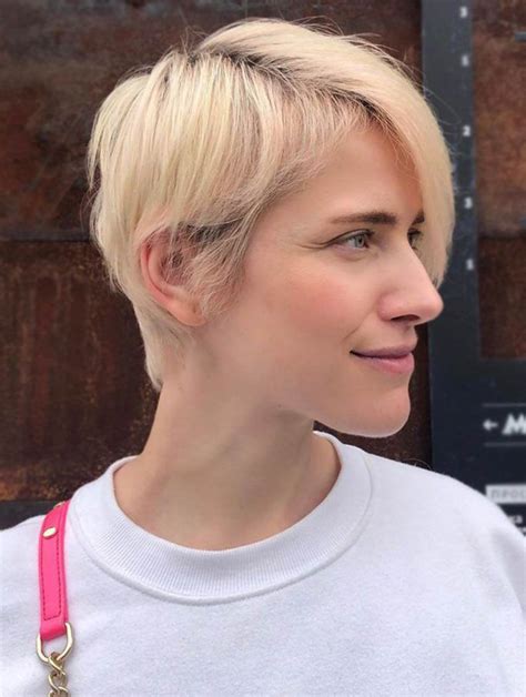 Natural Looking Short Wigs Synthetic Straight Blonde Wigs Layered Short Pixie Wigs