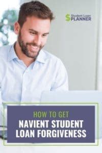 Graphic displaying key tips and advice for navigating Navient student loan refinance in the 2025 landscape