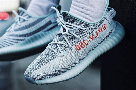 Navigating the Labyrinth of Fake Yeezy Sneakers: A Comprehensive Guide for Discerning Buyers