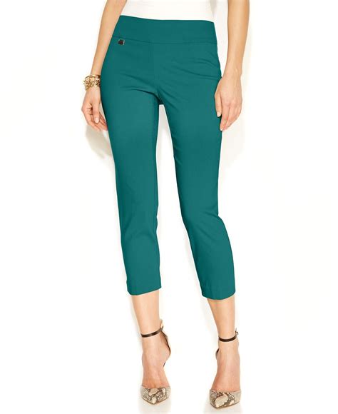 Navy Blue Women's Capri Pants: A Versatile and Stylish Wardrobe Staple