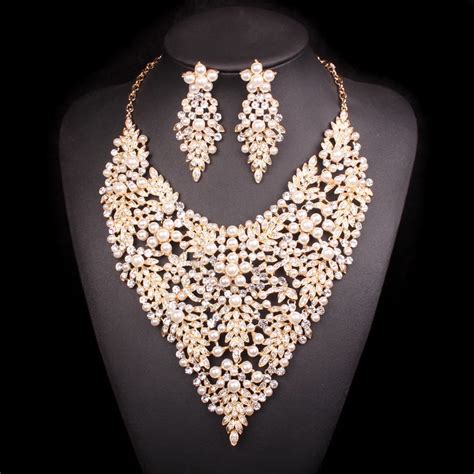 Necklace Artificial Jewellery: A Timeless Glamour for Modern Women