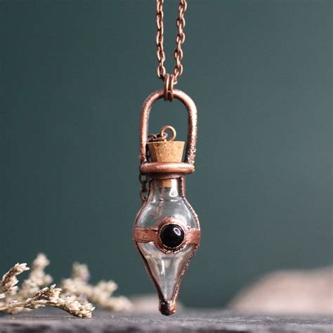 Necklace Vial: A Timeless Accessory with Surprising Applications