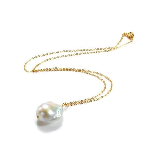 Necklace Vials: A Timeless Trend with Enduring Allure