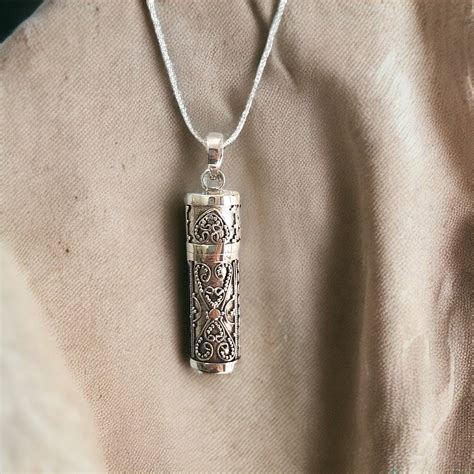 Necklace Vials: A Timeless Trinket with Unseen Potential