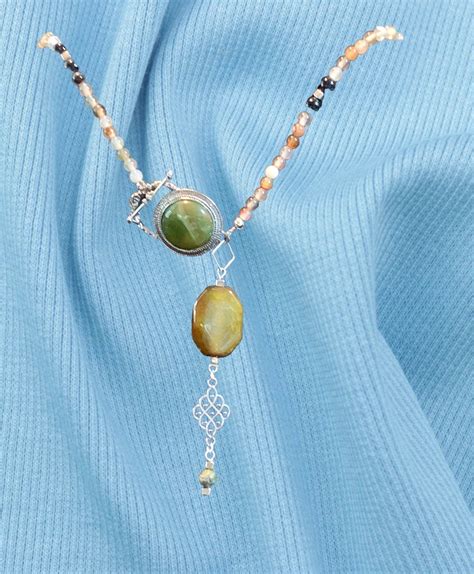 Necklace with Stone: The Perfect Accessory for Any Occasion