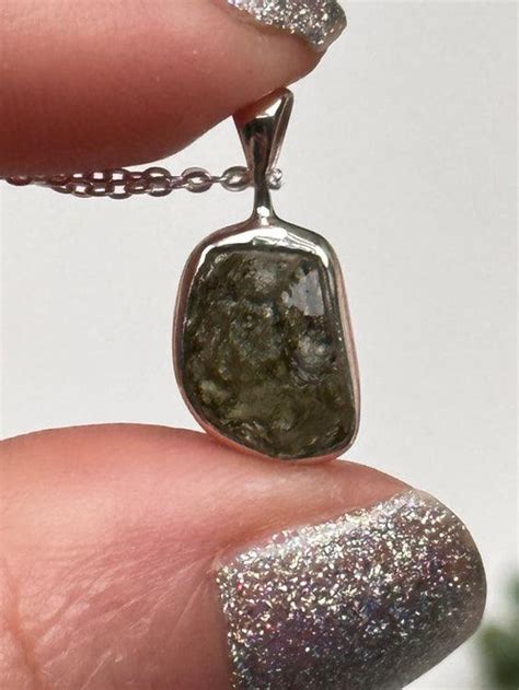 Necklaces Moldavite: 10 Extraordinary Designs for a Touch of the Cosmos