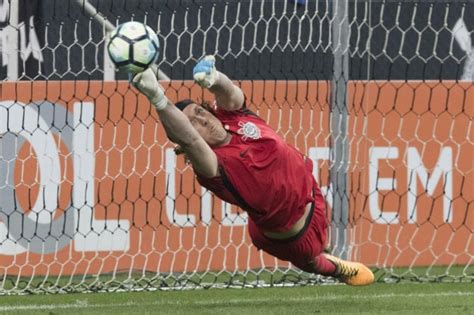 Neco: O Goleiro Gigante