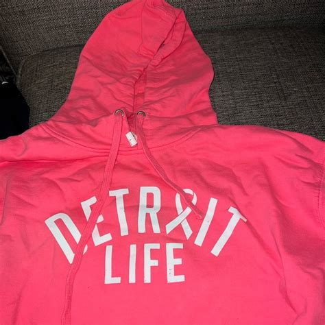 Neon Pink Hooded Sweatshirt for Workouts: