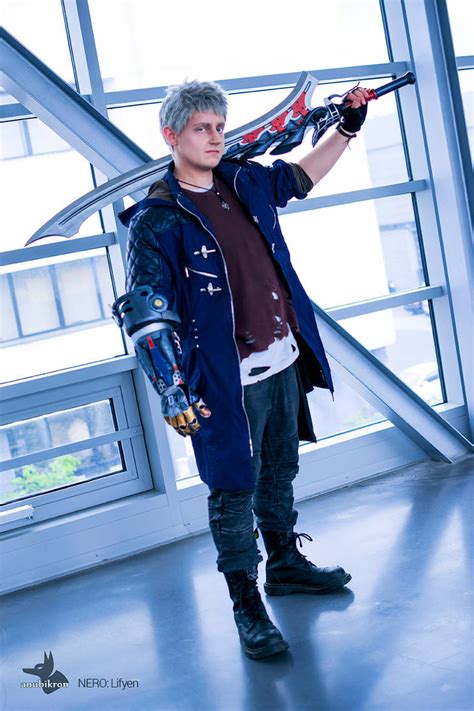 Nero cosplay DMC 5: