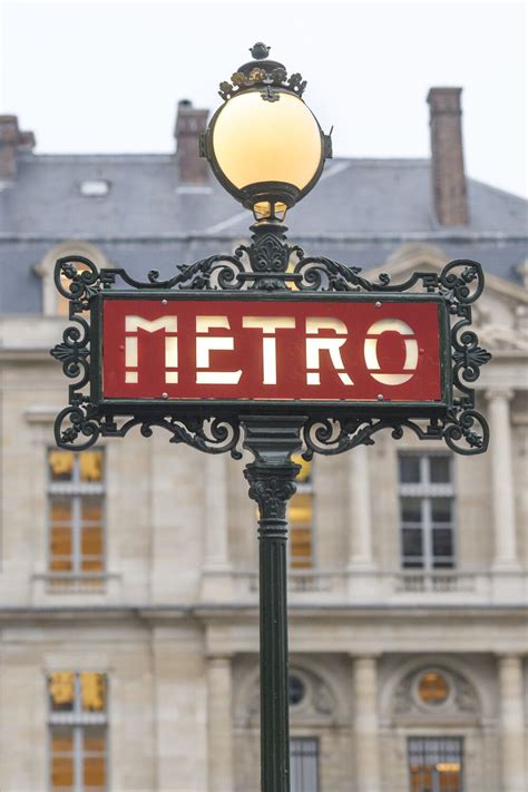 Never Miss a Parisian Moment: How to Find the Exact Time in Paris Right Now (ora a parigi)