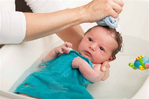 New Parents' Guide to Bathing a Tiny Miracle