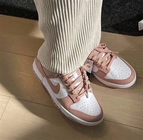 Nike Dunk Low Rose Whisper: Um Icône de Estilo e Conforto