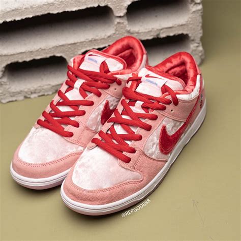 Nike SB Dunk Low Strangelove: O Tênis Que Tomou Conta do Coração dos Skatistas