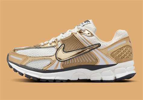 Nike Zoom Vomero 5 Gold