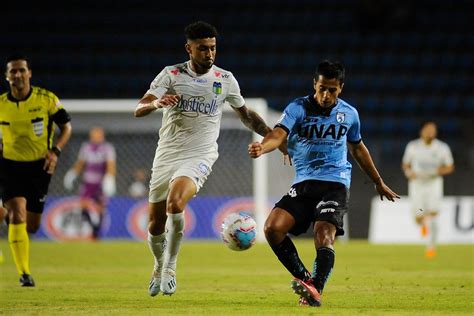 O'Higgins e Deportes Iquique: Uma Rivalry de Paixão e Tradição