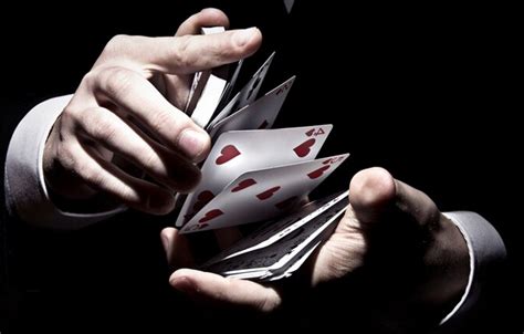 O Blefe no Poker: Uma Arte de Decepção e Estratégia