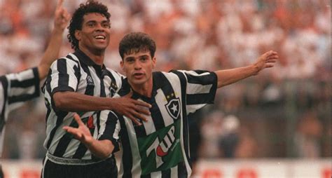 O Campeonato Brasileiro de 1995: Um Ano Inesquecível no Futebol Brasileiro