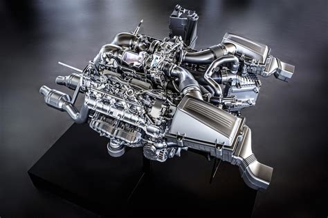 O Coração Pulsante: Motor V8 Biturbo espetacular