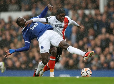 O Duelo dos Gigantes: Luton Town x Everton