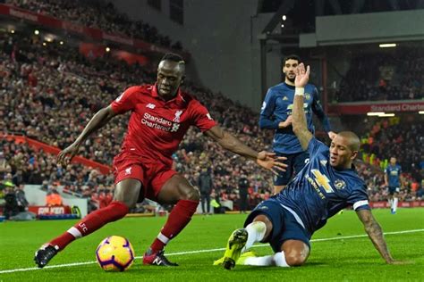 O Manchester United busca a vitória em Anfield: Um jogo imperdível!