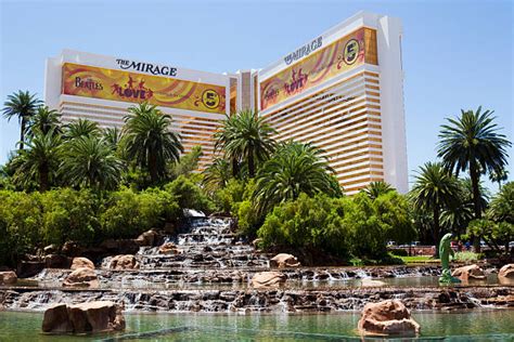 O Mirage Resort e Cassino: Um Oásis no Deserto de Las Vegas