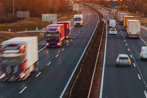 O Transporte Rodoviário no Brasil: Um Guia Completo