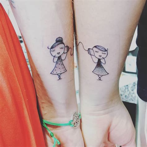 O Vínculo Indissolúvel: Tatuagens de Amizade Femininas