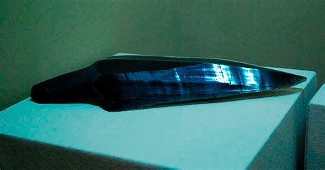 Obsidian: Volcanic Glass with a Razor-Sharp Edge