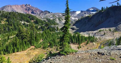 Obsidian Falls: A Captivating Cascade of Volcanic Glass