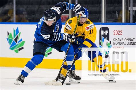 Oliver Kapanen: The Finnish Flash on the Ice