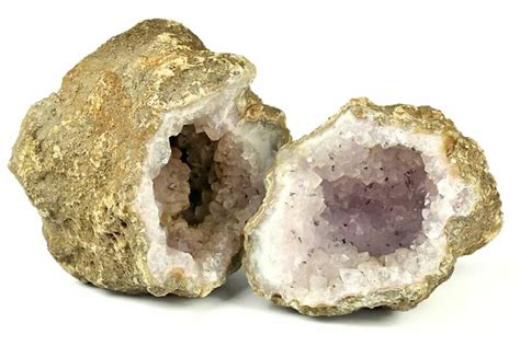 Open Your Eyes to the 10,000 Wonders of an Opened Geode