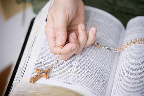 Oração do Dia de Hoje Católica: Conectando-se com Deus em Tempos Difíceis