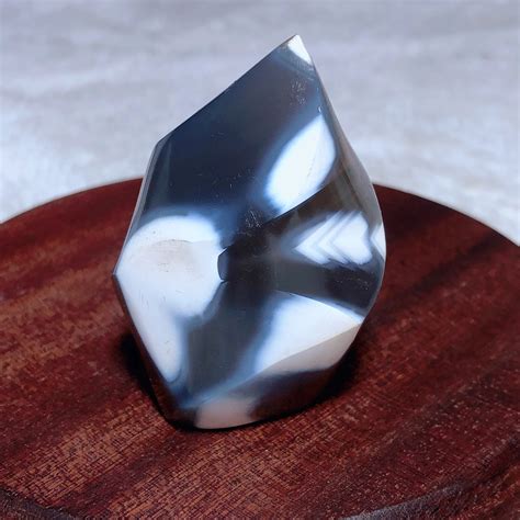 Orca Agate: A Captivating Gemstone with Alluring Beauty and Profound Energy