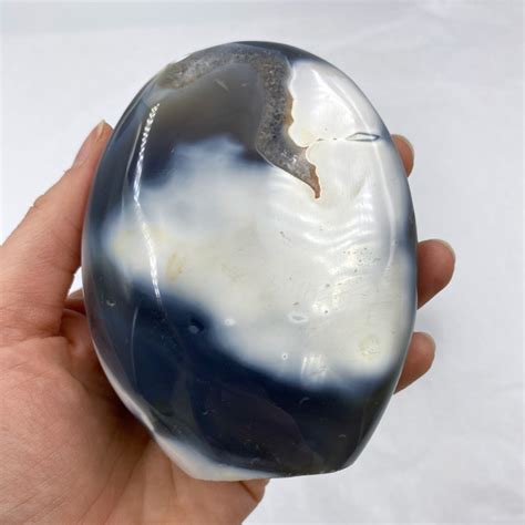 Orca Agate: The Dazzling Gemstone of Transformation and Balance