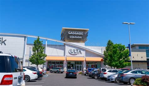 Oregon's Prime Outlet Shopping Hub: