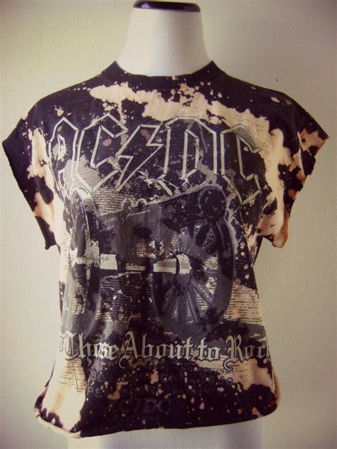 Origins and Evolution of Distressed Band T-Shirts