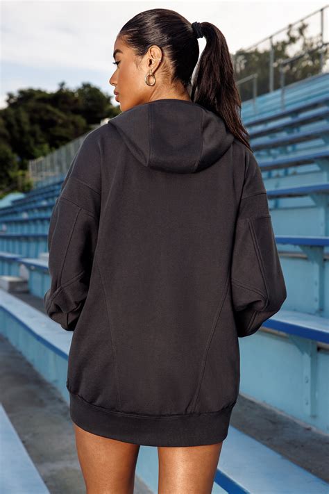 Origins and Evolution of the Oversized Black Hooded Sweatshirt