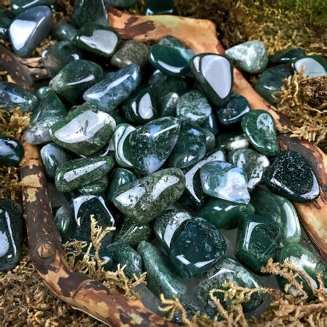 Origins and Formation of Tumbled Moss Agate