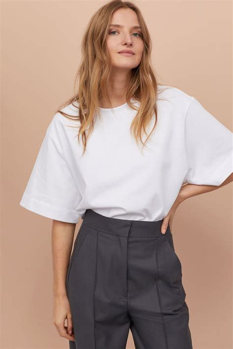 Oversize White T-Shirt: A Timeless Wardrobe Staple for Women