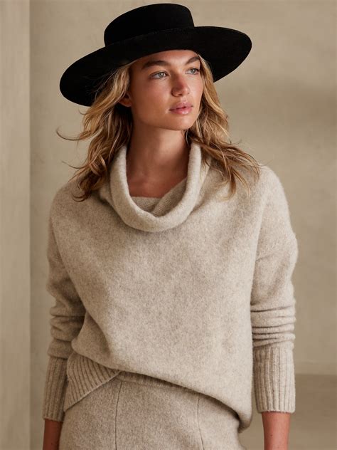 Oversized Cowl Neck Sweatshirt: The Ultimate Comfort and Style Statement