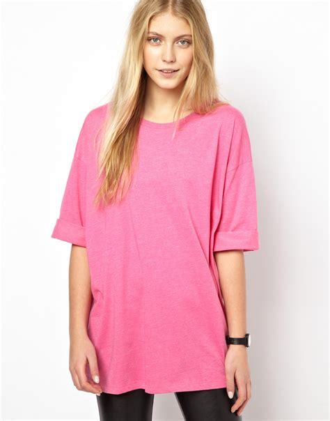 Oversized Pink T-Shirts: A Versatile Fashion Staple