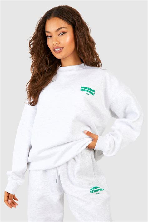 Oversized Sweatshirts: A Women's Wardrobe Essential