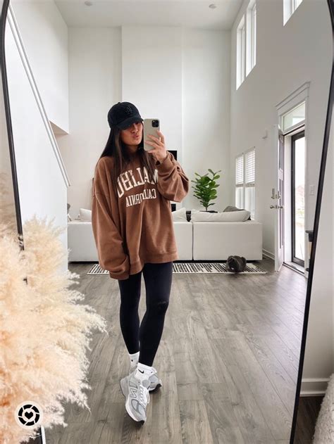 Oversized Sweatshirts for Leggings: The Perfect Pairing for Comfort and Style