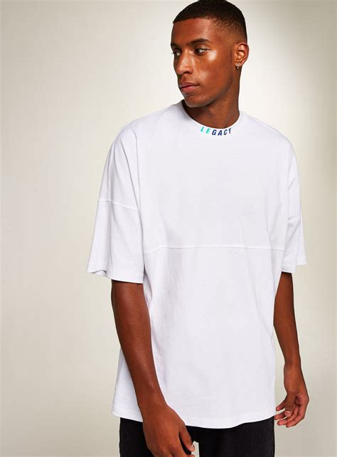 Oversized T-Shirts: