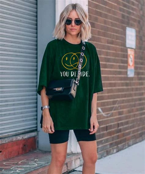 Oversized T-Shirts: A Comprehensive Guide to Comfort and Style