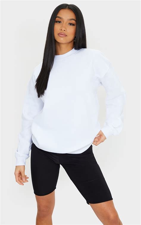 Oversized White Sweatshirt: The Epitome of Comfort and Style